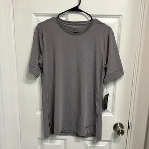 Nike dry fit short sleeve shirt gray